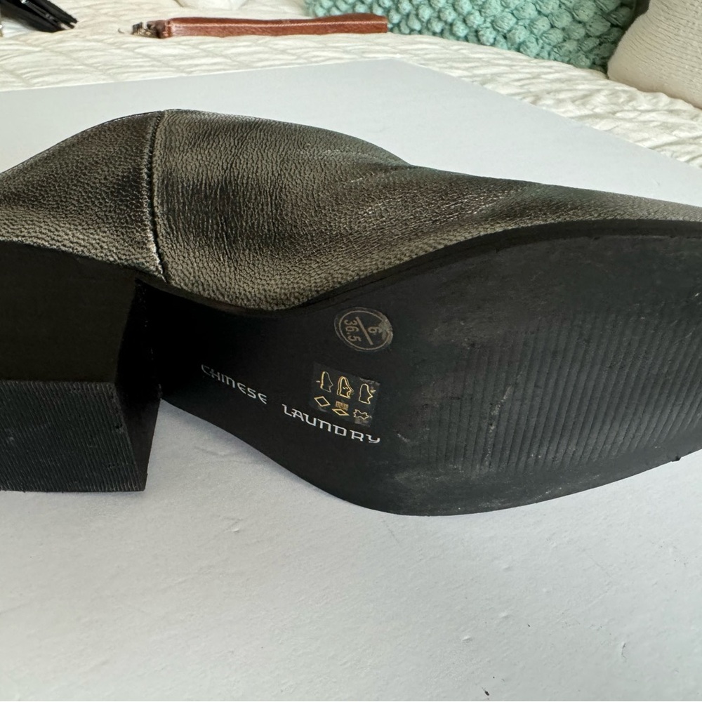Chinese Laundry Western Style Mule, 6,  Silver, 2” Heel, Never Worn - Picture 5 of 6
